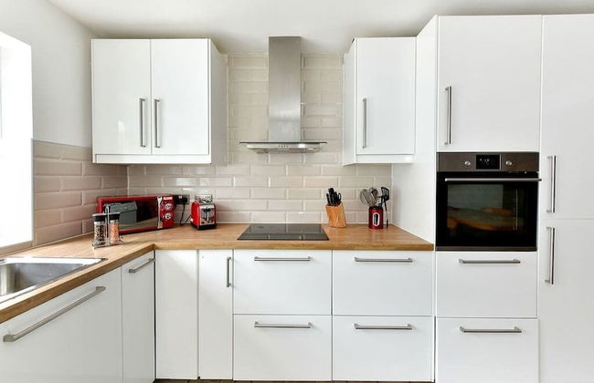 Host Stay Oxford Street House - Photo 5