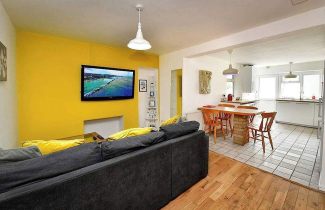 Host Stay Oxford Street House - Photo 2