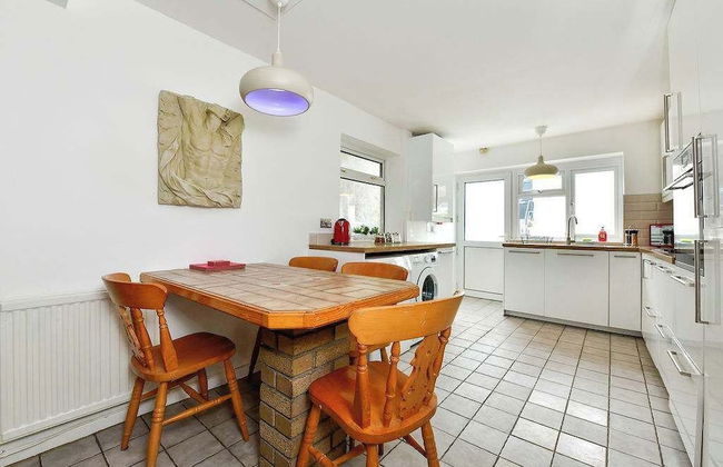 Host Stay Oxford Street House - Photo 10