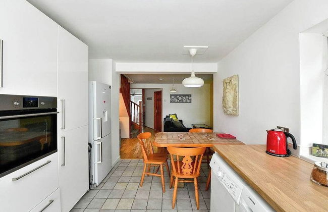 Host Stay Oxford Street House - Photo 9