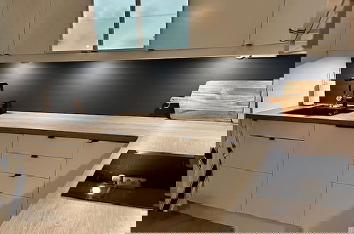 Foto 7 - Modern Apartement With Parking