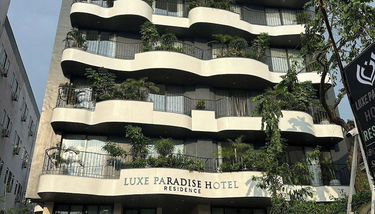 Foto 1 - Luxe Paradise Suites Hotel To Ngoc Van