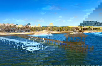 Foto 2 - Bay Cottage by Avantstay Waterfront Pier Pond