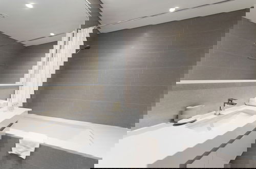 Foto 15 - Maison Privee - Elevated Living with Spectacular Burj Khalifa Views