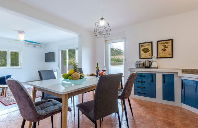 Serene Rural Villa With Pool, Sun Deck, and Children's Play Area - Foto 14