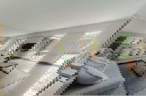 Foto 1 - Luxury Haven With Pool, Tennis and Large Garden