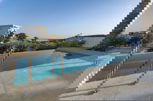 Photo 14 - Aspras Luxury Apartments