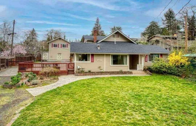 Medford Home and 2 Condos With Pool and Hot tub - Foto 12