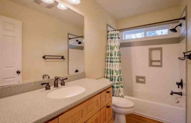 Medford Home and 2 Condos With Pool and Hot tub - Foto 33