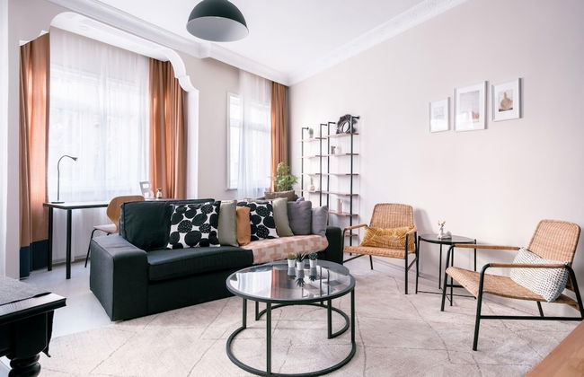 Modern Spacious Flat w Balcony 5 min to Taksim - Foto 1