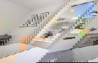 Foto 3 - Cozy Modern Getaway Near Downtown