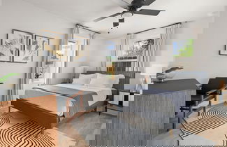 Foto 1 - Cozy Modern Getaway Near Downtown