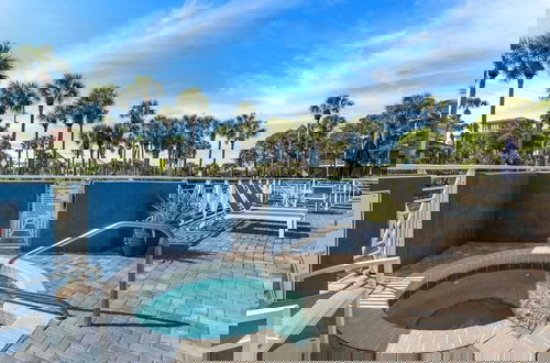 Foto 42 - Steps to Beach w/ View, Pool + Tennis Luxe Top-floor Sea La Vie by Avantstay