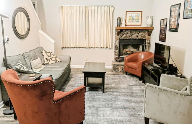 2 Br 2 b Condo at Unv of Notre Dame Short and Long Term Stays Welcome ND Football A5 - Photo 2