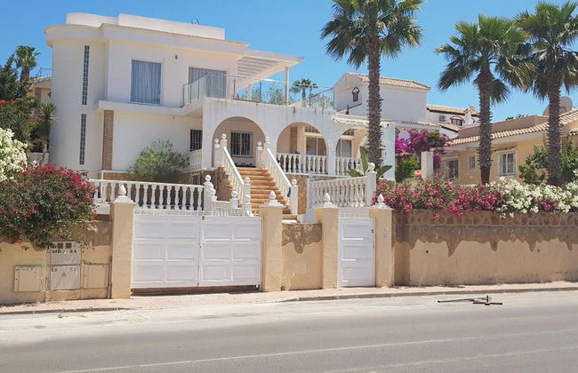 Gorgeous and Uniq 3-bed Villa by Medittranean sea - Foto 29