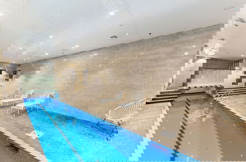 Foto 11 - Stylish And Modern Apartment - Balcony And Pool!