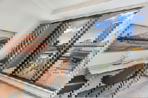Foto 4 - Stylish And Modern Apartment - Balcony And Pool!