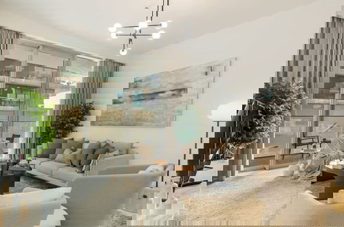 Foto 1 - Modern 2BR w Direct Beach Access Emaar Beachfront
