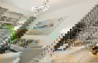 Foto 1 - Modern 2BR w Direct Beach Access Emaar Beachfront