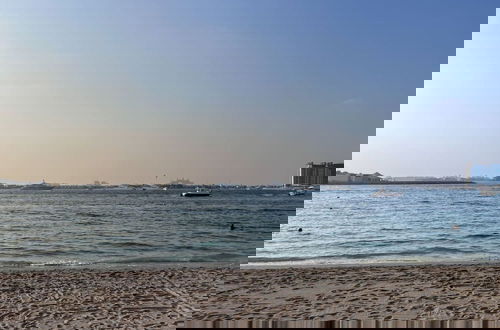 Foto 4 - Modern 2BR w Direct Beach Access Emaar Beachfront