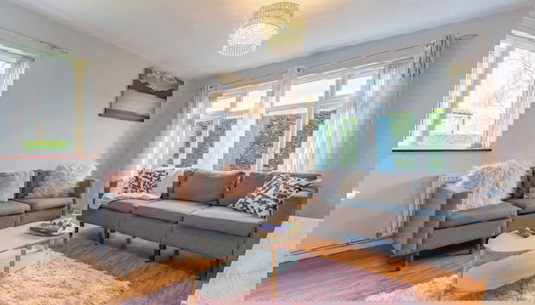 Foto 1 - Sleek and Cozy 1BR Resorts World Nearby