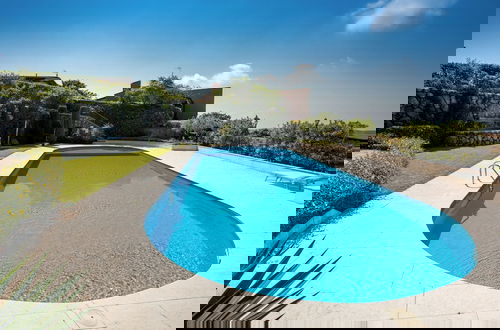 Foto 17 - Red Villa With Shared Pool and Private Garden is the new Black on Lake Garda