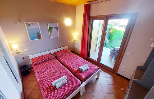 Red Villa With Shared Pool and Private Garden is the new Black on Lake Garda - Foto 3