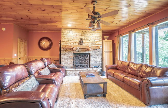 The Lodge - Photo 13