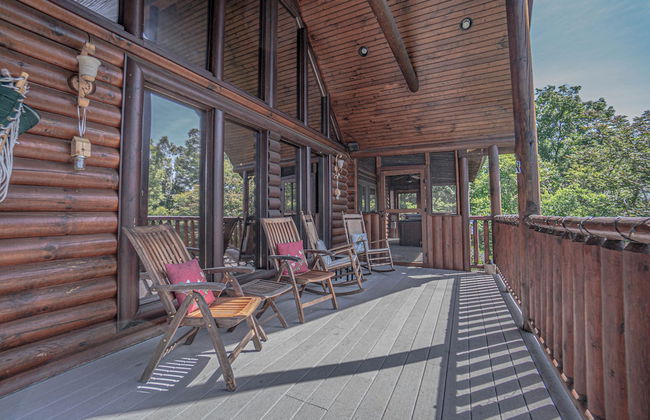 The Lodge - Photo 17