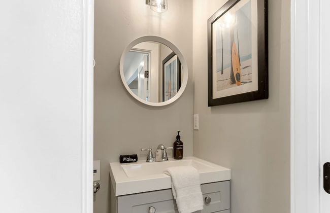 Luxe Backyard Oasis w/ Hot Tub Chic Design South Park Sanctuary - Foto 27