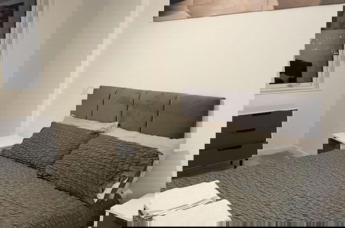 Photo 3 - 2 Bedroom Luxury Apartment in Barking