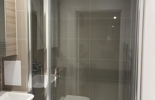 2 Bedroom Luxury Apartment in Barking - Foto 9