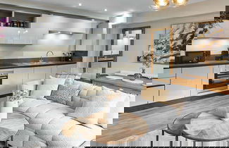 Foto 2 - Host Stay Chic Townhouse by the Docks