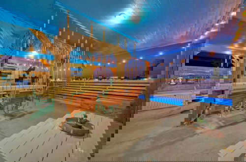 Foto 47 - Totally Beachin by Avantstay Private Pool Hot Tub Swing Seats Beach Get Away