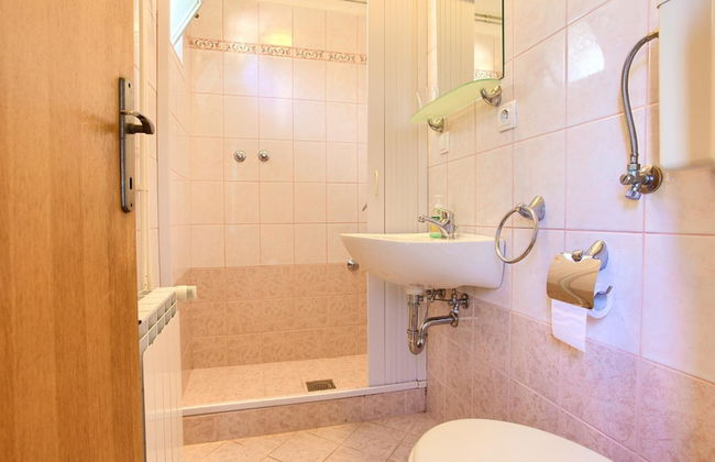 Elegant Krk Hideaway Apartment With Terrace - Foto 8