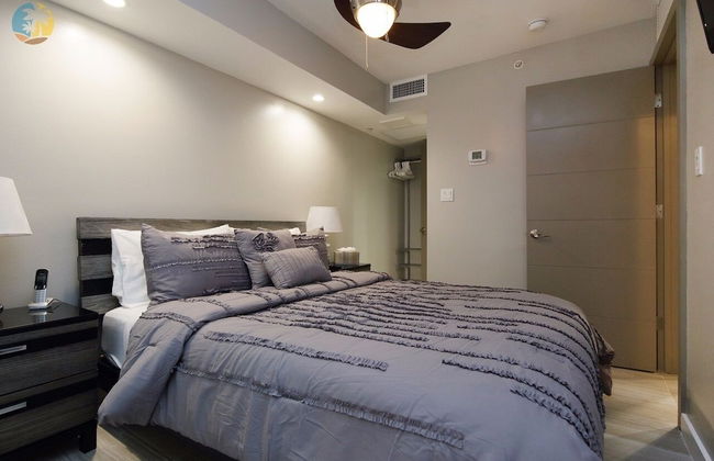 Alexander 718 3 Bedroom Apts by RedAwning - Photo 2