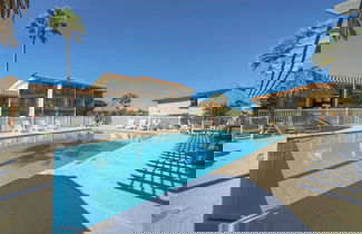 Foto 3 - Pour Me a Vacation Mins to Beach, Community Pool+tennis Court, Private Balcony