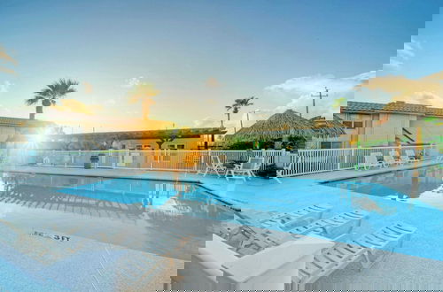Foto 33 - Pour Me a Vacation Mins to Beach, Community Pool+tennis Court, Private Balcony