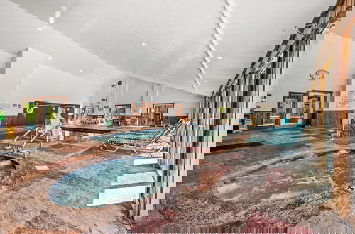Foto 37 - Sleeps 6 Indoor Pool Playground Hot Tub