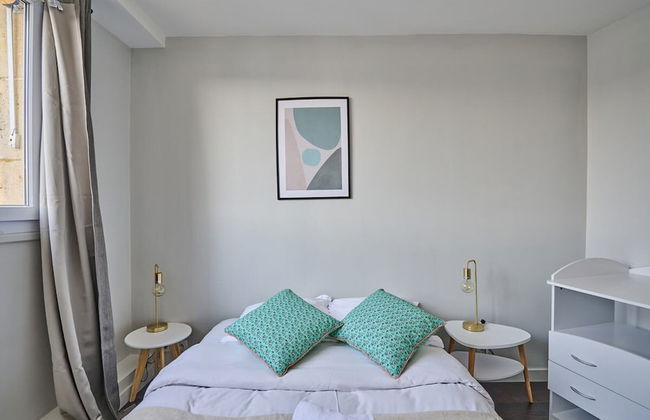 Sublime 2 Bedroom Flat Quai de Seine Eiffel Tower - Photo 6