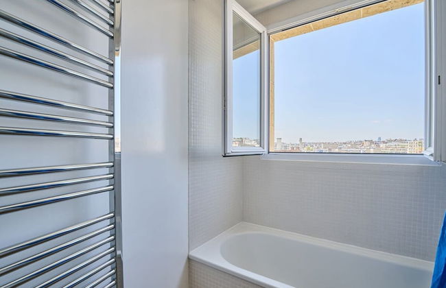 Sublime 2 Bedroom Flat Quai de Seine Eiffel Tower - Photo 19