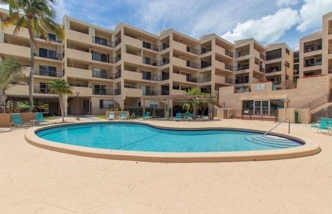 This Oceanfront Condo Is Absolutely Beautiful. 2 Bedroom Condo by RedAwning - Foto 13