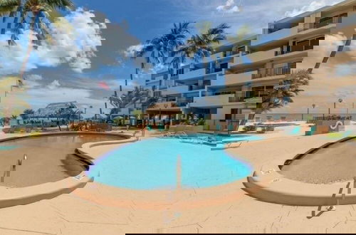 Foto 12 - This Oceanfront Condo Is Absolutely Beautiful. 2 Bedroom Condo by RedAwning