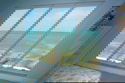 Foto 2 - This Oceanfront Condo Is Absolutely Beautiful. 2 Bedroom Condo by RedAwning