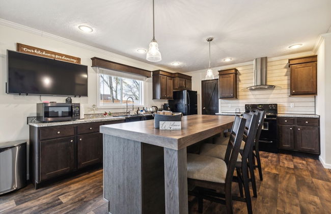Sunsets & Serenity: Port Clinton Waterfront Stay 3 Bedroom Home - Foto 1
