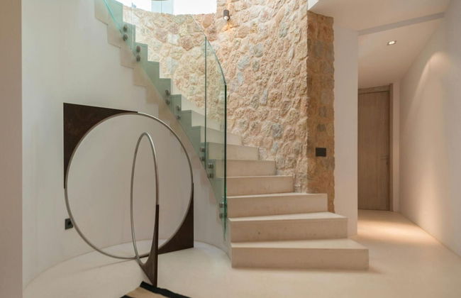 Stunning Villa With Modern Appliances - Photo 35