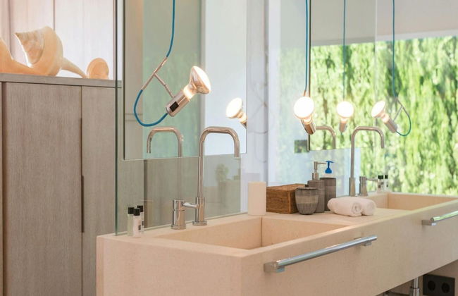 Stunning Villa With Modern Appliances - Photo 25