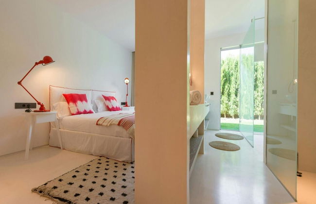 Stunning Villa With Modern Appliances - Photo 14