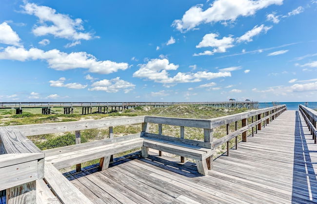 Fully Remodeled Condo with Atlantic Ocean View and Access to Private Fishing Pier by RedAwning - Foto 40
