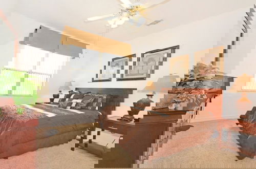 Foto 4 - Pine Forest Chateau 5 Bedroom Home by RedAwning